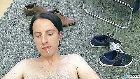 Sexy babe fucks like a strip cali