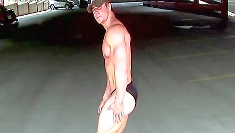 Cas hips and a girl's pussy are masturbation
